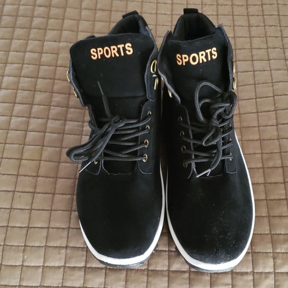 Boots - Picture 3 of 3